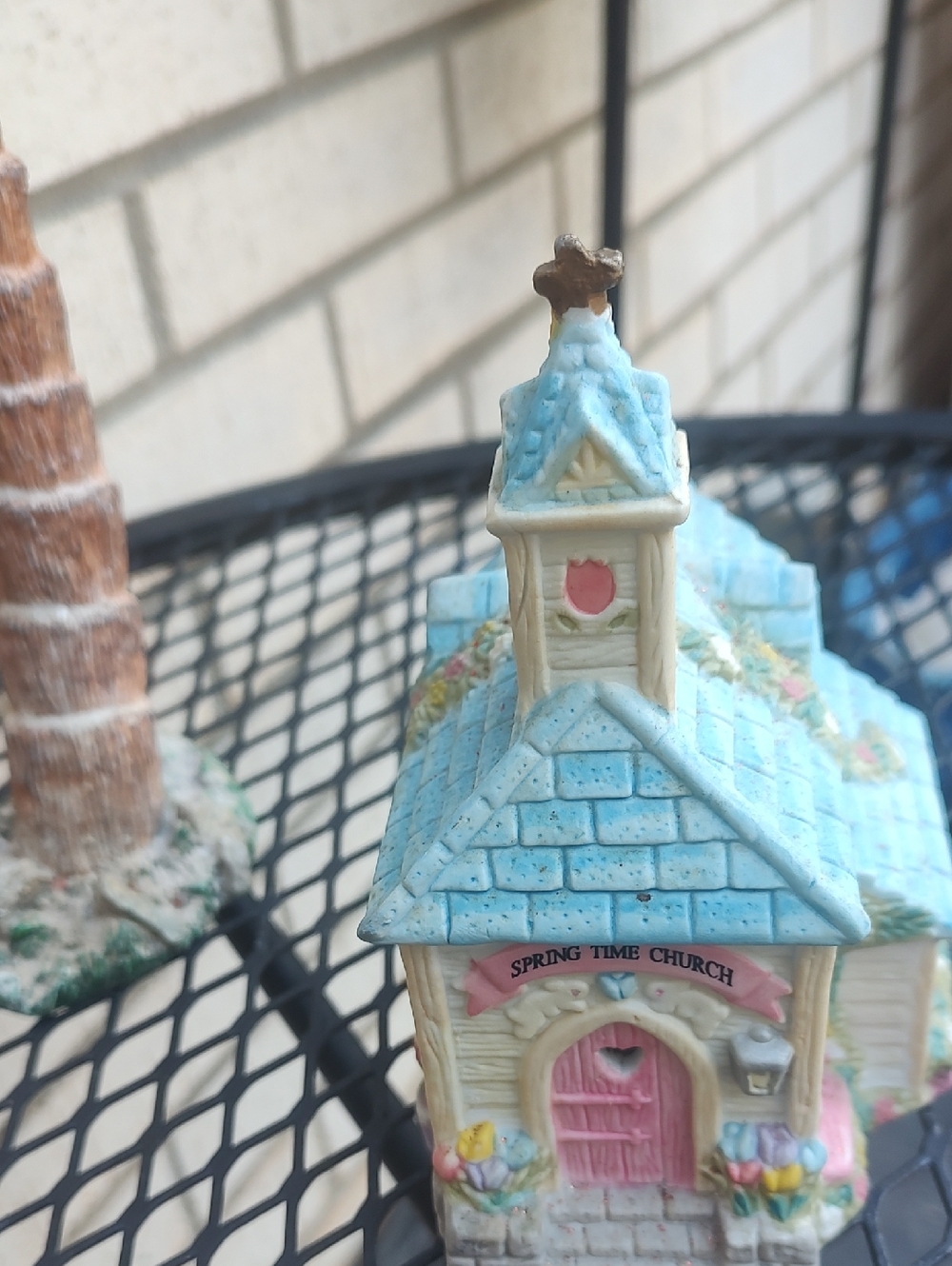 Spring Time Church Figurine - - Picture 2 of 7